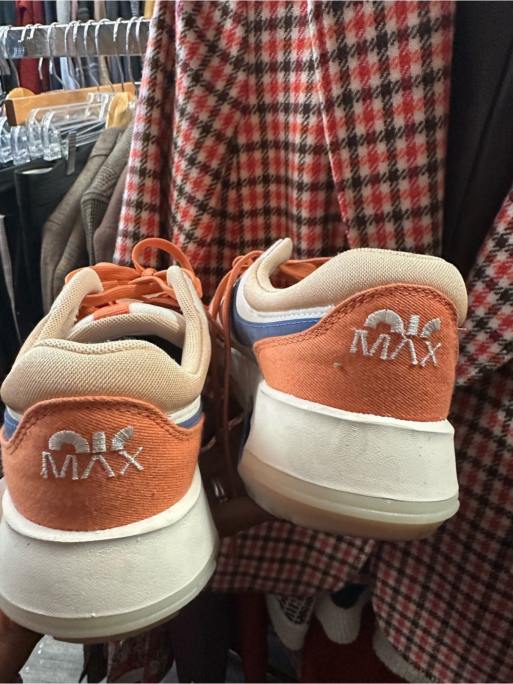 Nike motif Orange and Cream Max Sneakers